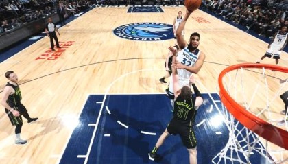  利拉德60分创本赛季得分新高  