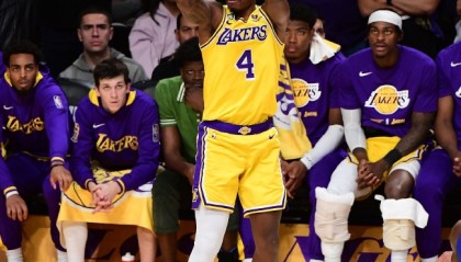  湖人险胜勇士，晋级总决赛在望  