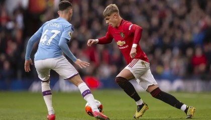  曼城德比战平红魔丁丁世界波惊艳全场  